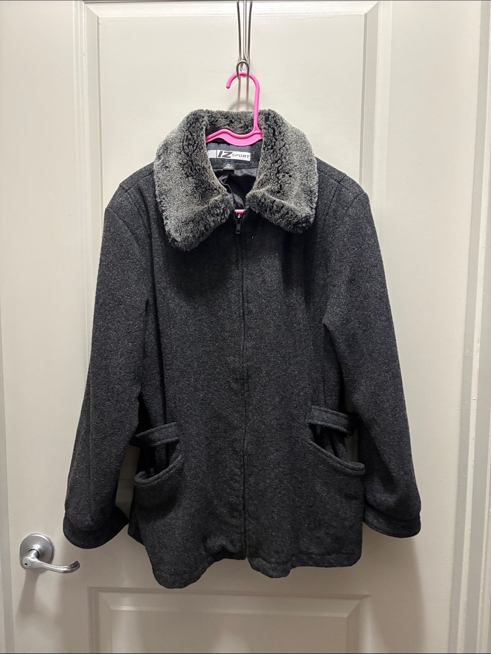Cozy Dark Gray Jacket with Faux-Fur Collar